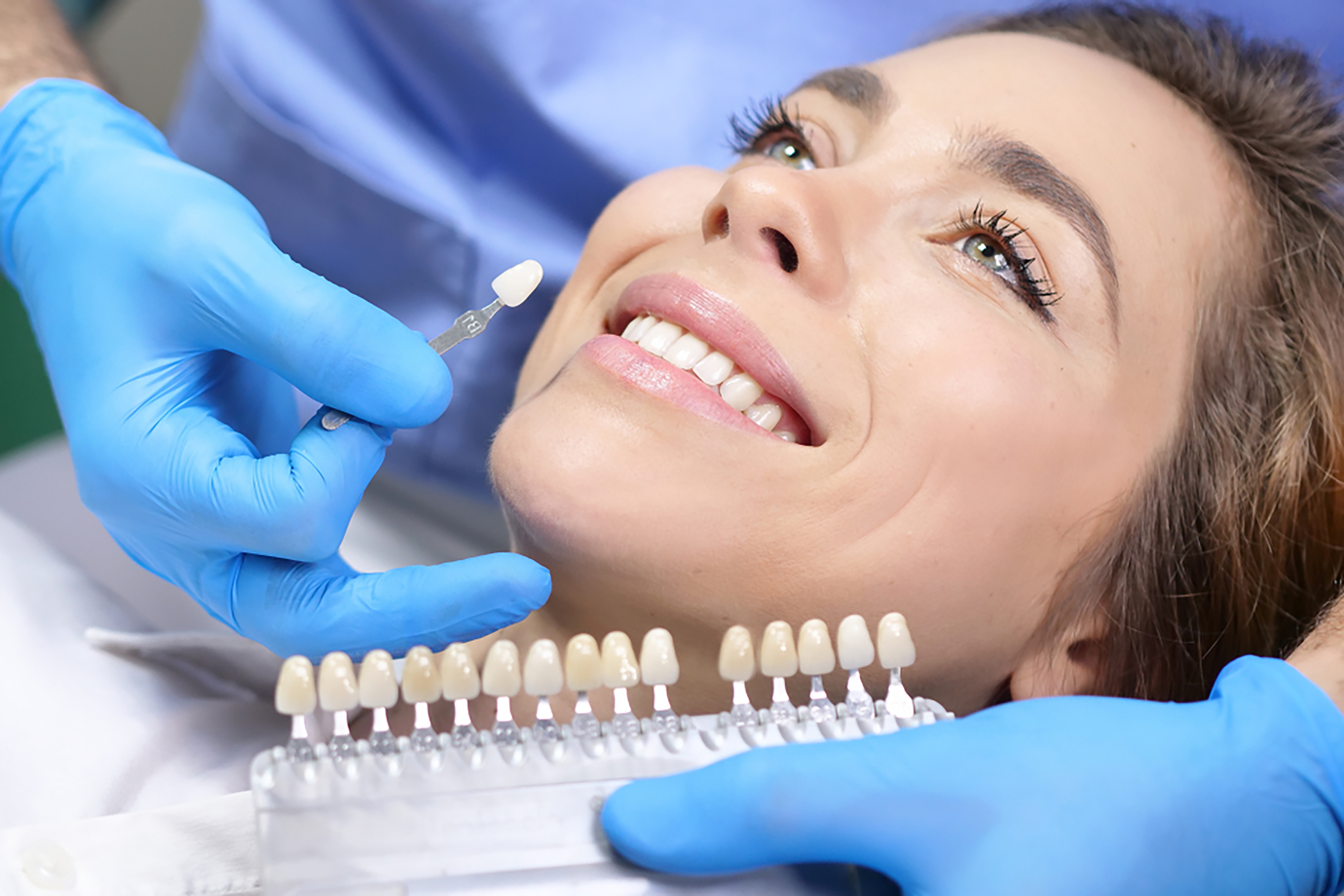 Как стоматологи делают чистку зубов